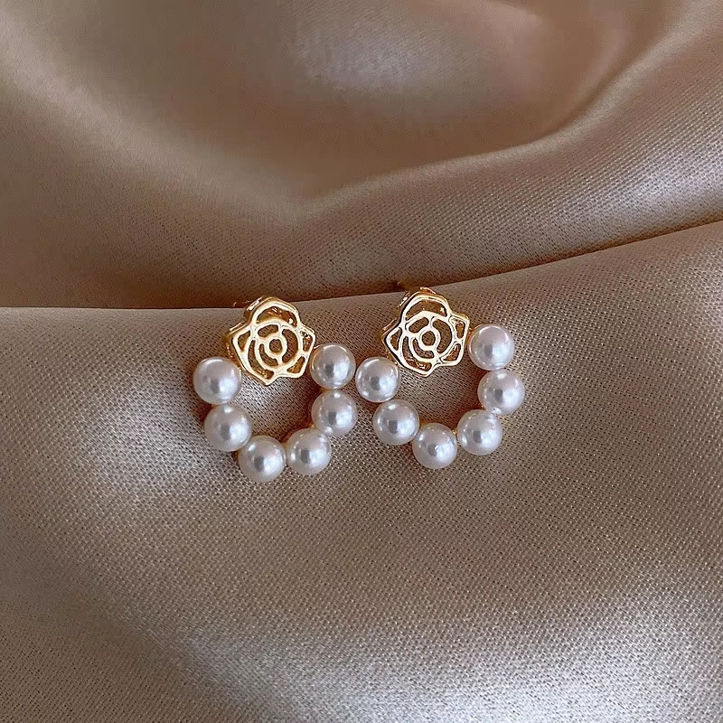 French-style pearl earrings for women, exuding a light luxury and high-end elegance