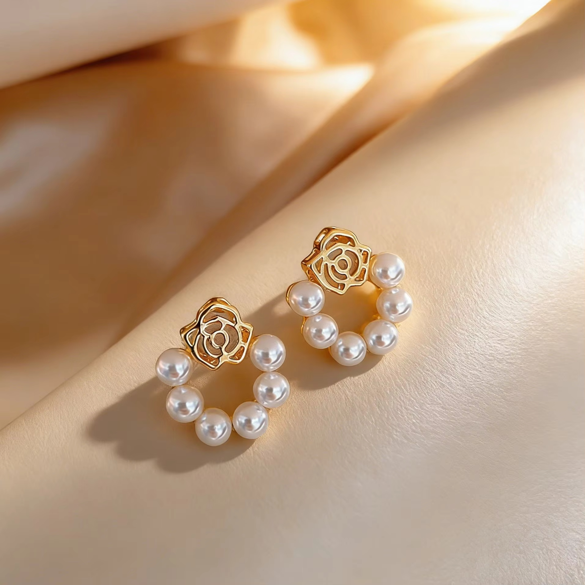 French-style pearl earrings for women, exuding a light luxury and high-end elegance