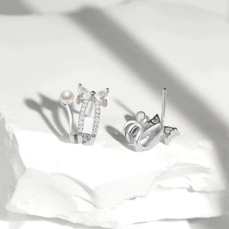 Luxury Exquisite Retro Micro Zircon Bow Earrings Fashionable Explosion Small Fragrance Light Trendy Geometric Party Brass