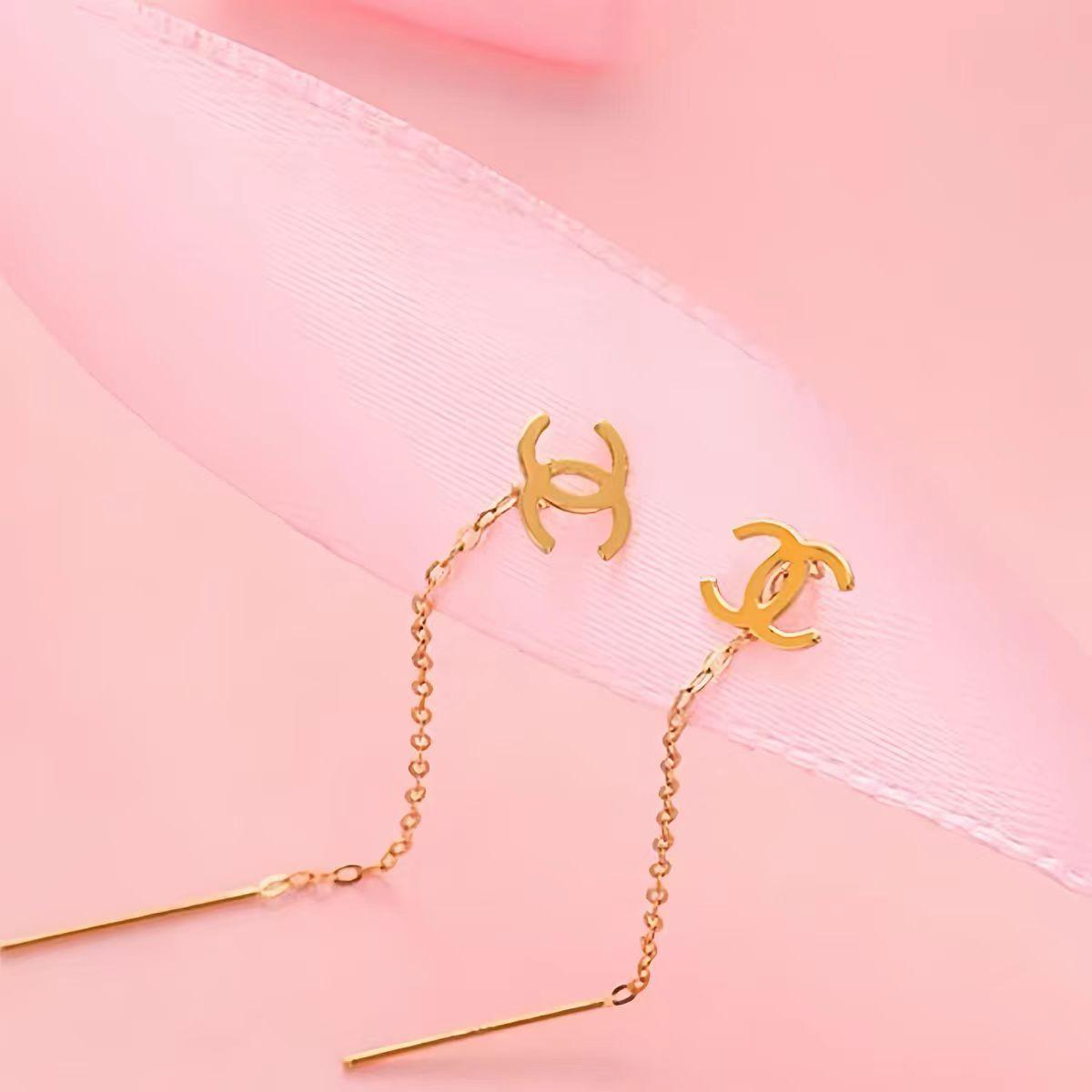 Gold CC Logo Threader Earrings with Fashion-Forward Brand-Inspired Charm Design and Chain Drop for Elegant & Iconic Looks