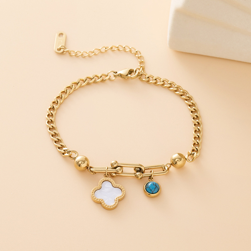 Gold Chain Bracelet with Multicolor Heart Charms – Trendy Chunky Link Design for Women