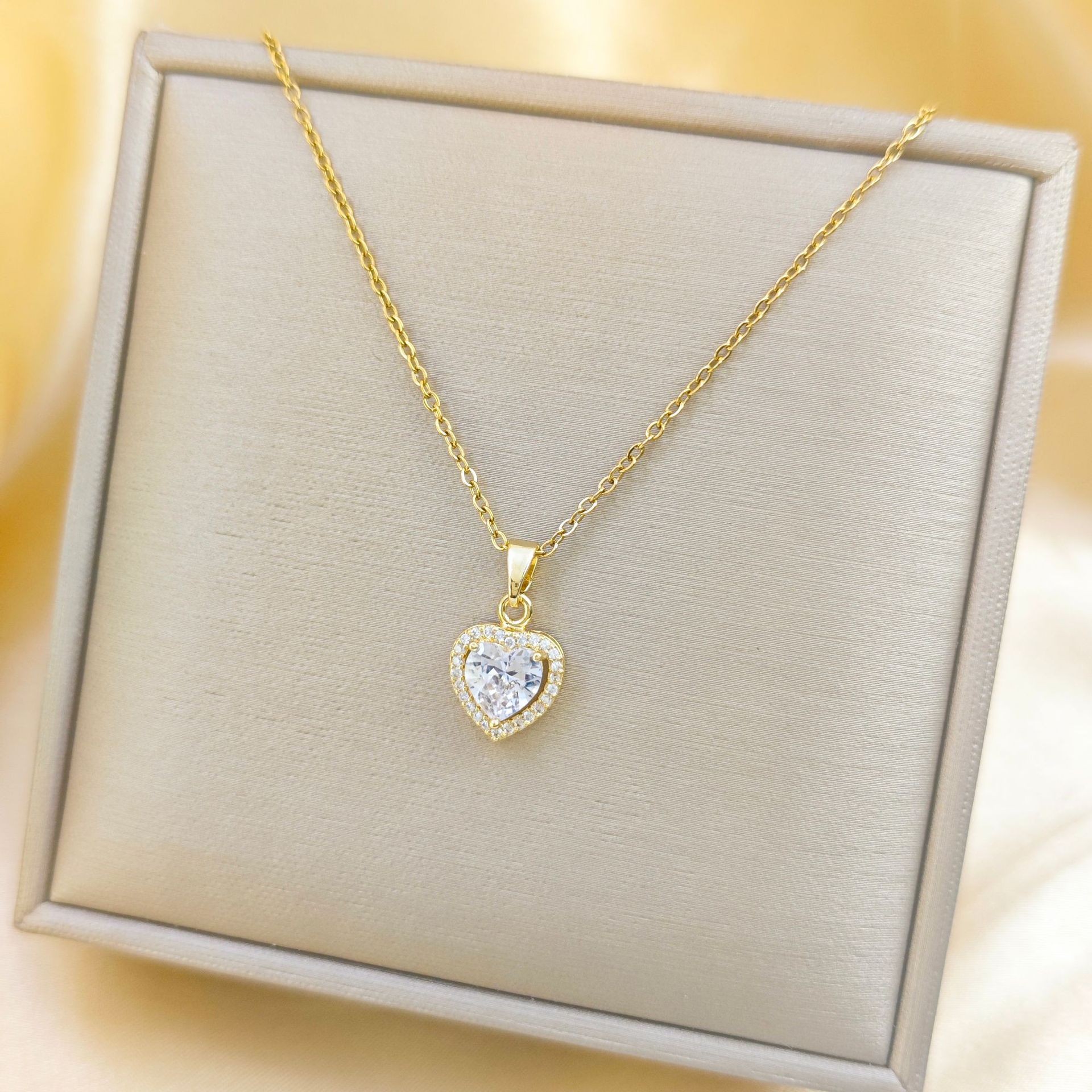 Gold Heart Necklace for Women – Sparkling Diamond Heart Pendant Necklace