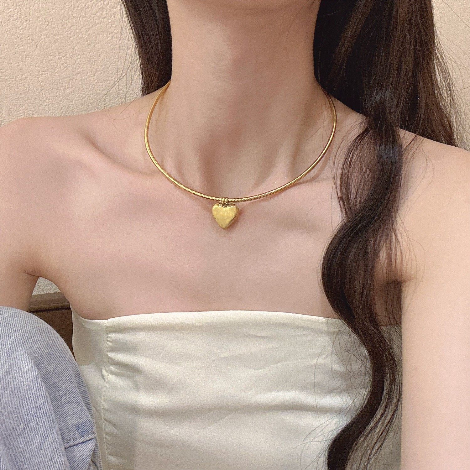 Chic Gold Heart Pendant Choker Necklace in Titanium Steel