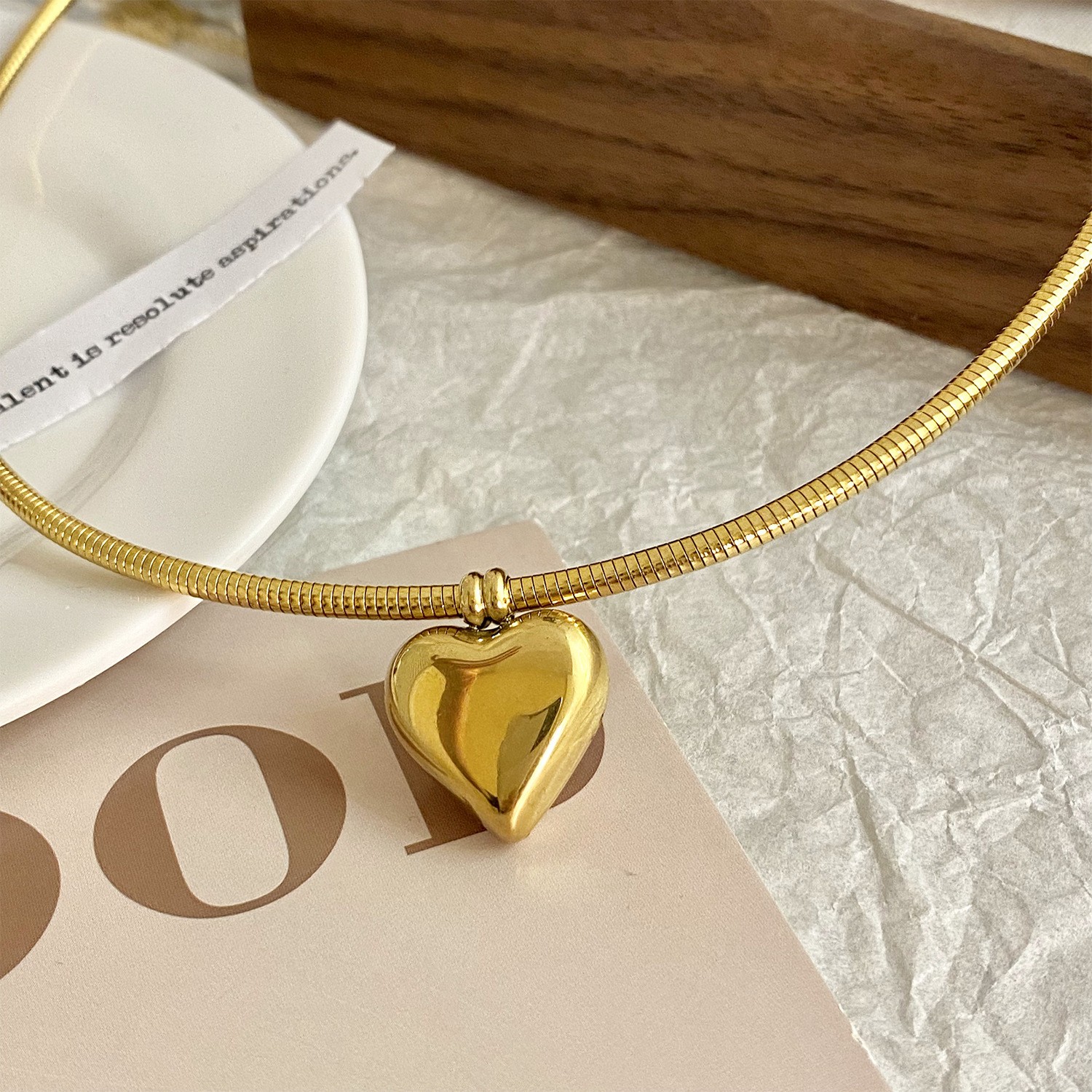 Chic Gold Heart Pendant Choker Necklace in Titanium Steel