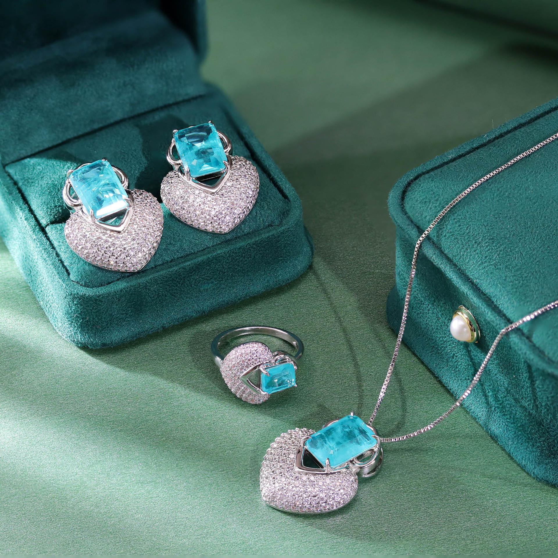Heart Shaped Gold Plated fashion jewelry and jewelry sets with Blue Crystal Necklace, Earrings and Ring