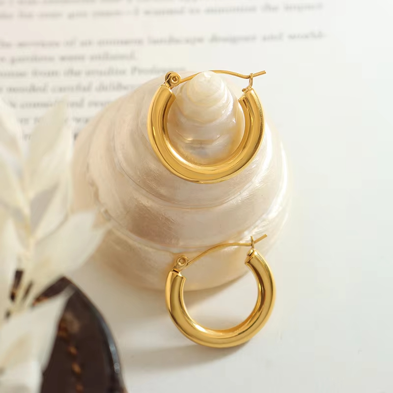 High Quality Fashionable Round Earrings Versatile Stainless Steel Earrings for Women