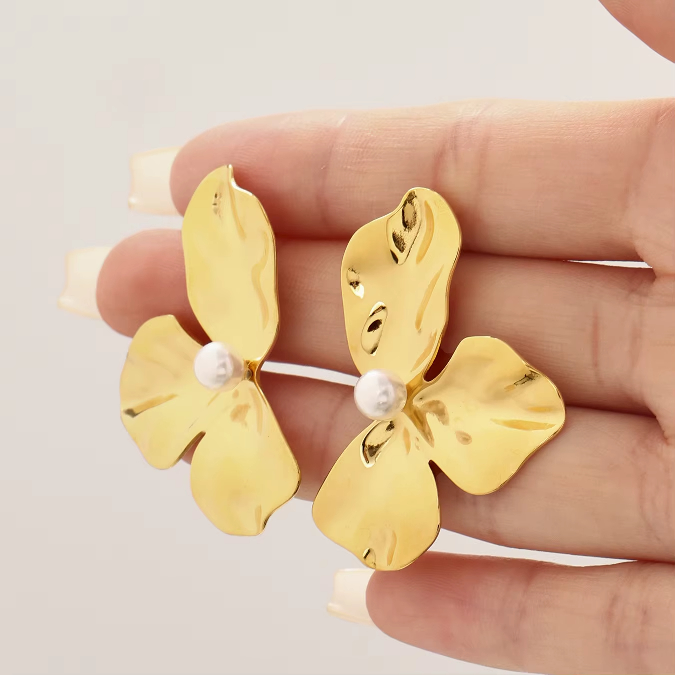 High Quality Stainless Steel Butterfly Stud Earrings Waterproof Anti-Allergy Bright Flower Texture Trendy Jewelry Design