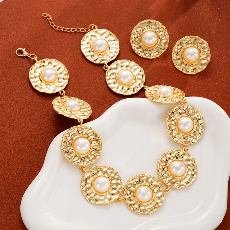 Hot Selling Alloy Inlaid Pearl Layered Geometric Necklace and Earrings Necklace Jewelry Set Fashion All-match Trendy