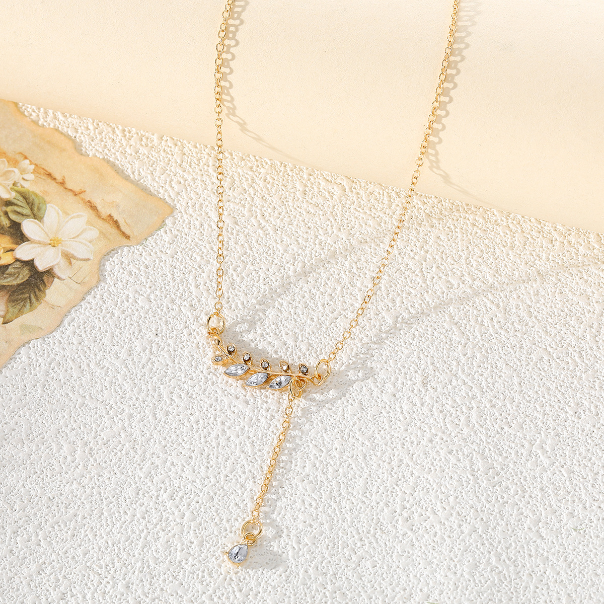 Hot Selling Diamond Studded Leaf Drop Necklace Simple and Versatile Women's Necklace Fashion Jewelry