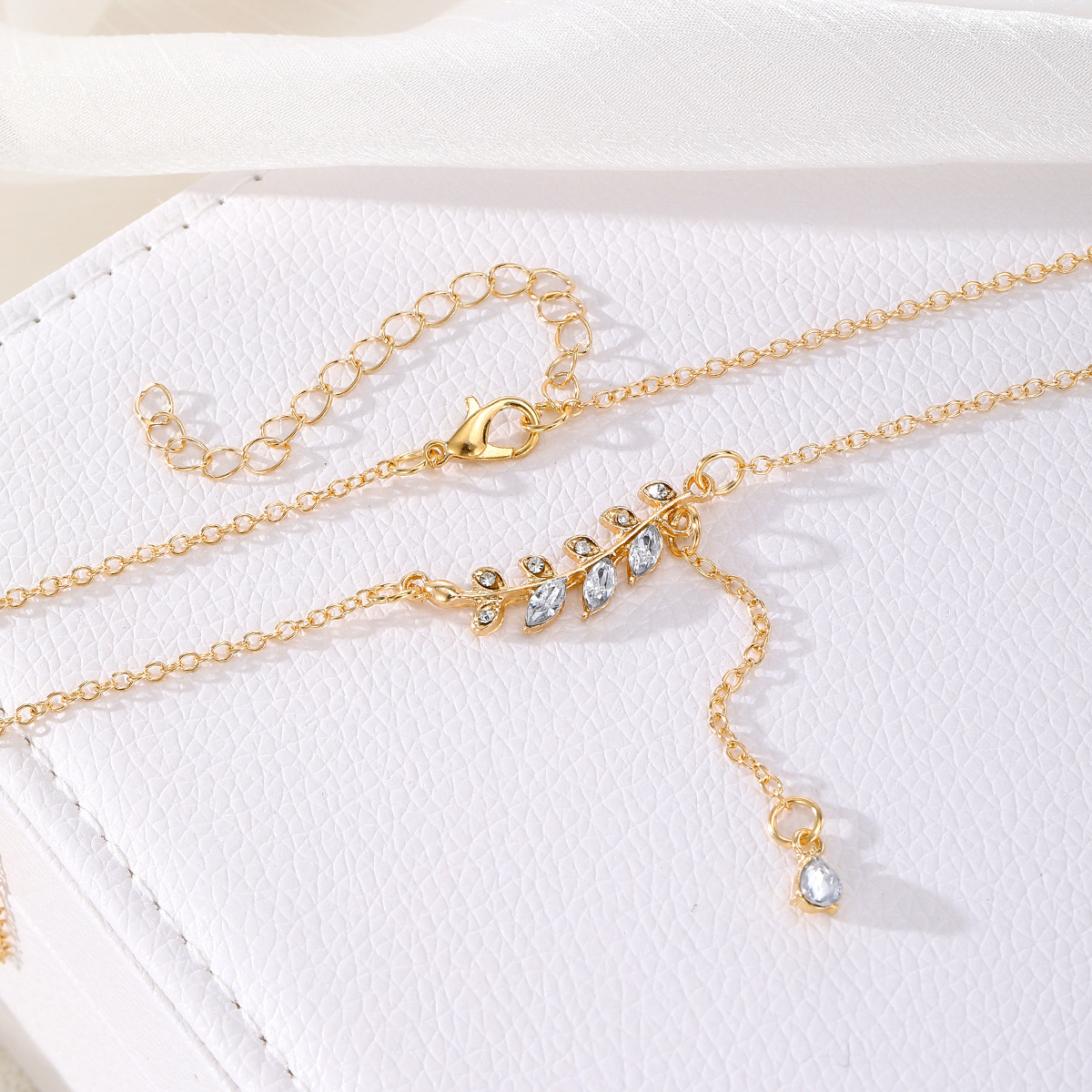 Hot Selling Diamond Studded Leaf Drop Necklace Simple and Versatile Women's Necklace Fashion Jewelry