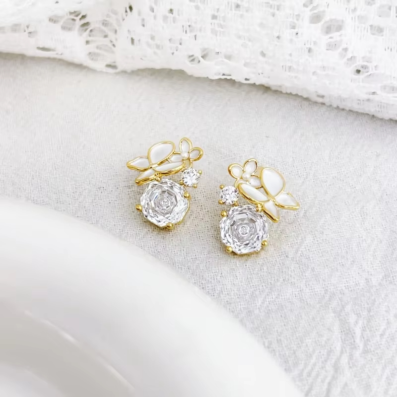 Hot Selling Elegant and Fresh Butterfly Earrings with High-end Feel and Diamond Studded Fashion Earrings