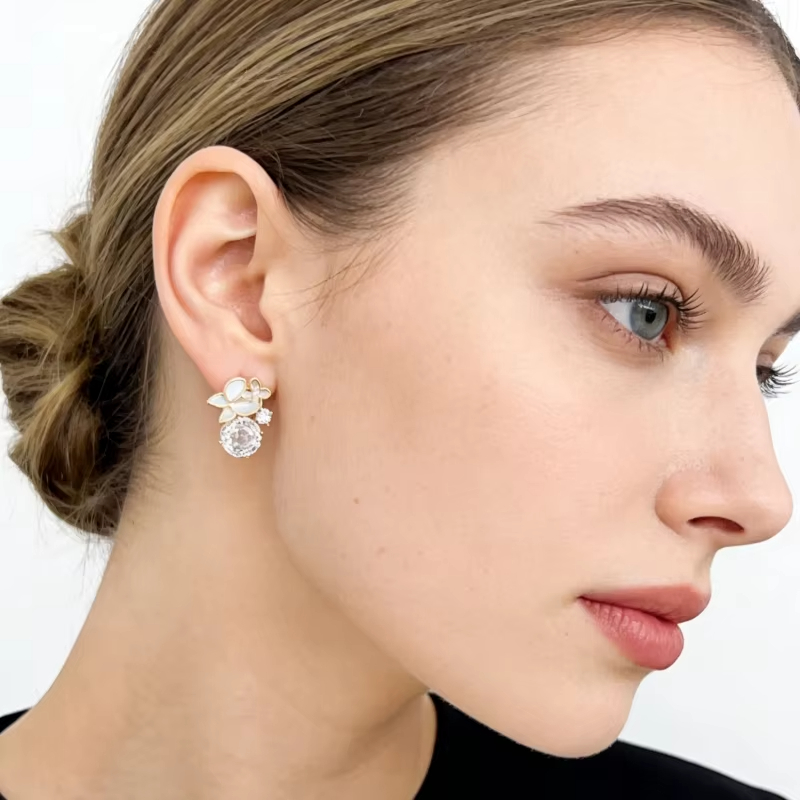 Hot Selling Elegant and Fresh Butterfly Earrings with High-end Feel and Diamond Studded Fashion Earrings