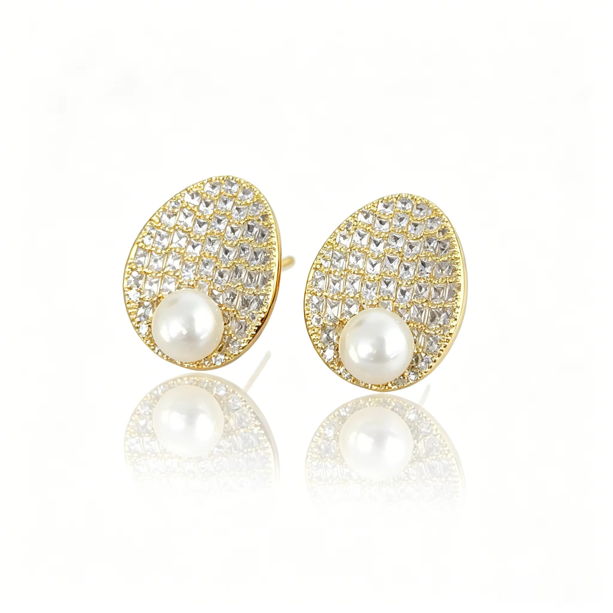 Hot Selling Elliptical Curved Design Fashion Earrings Light Luxury Gold-plated Pearl Earrings Suitable for Wedding Brides
