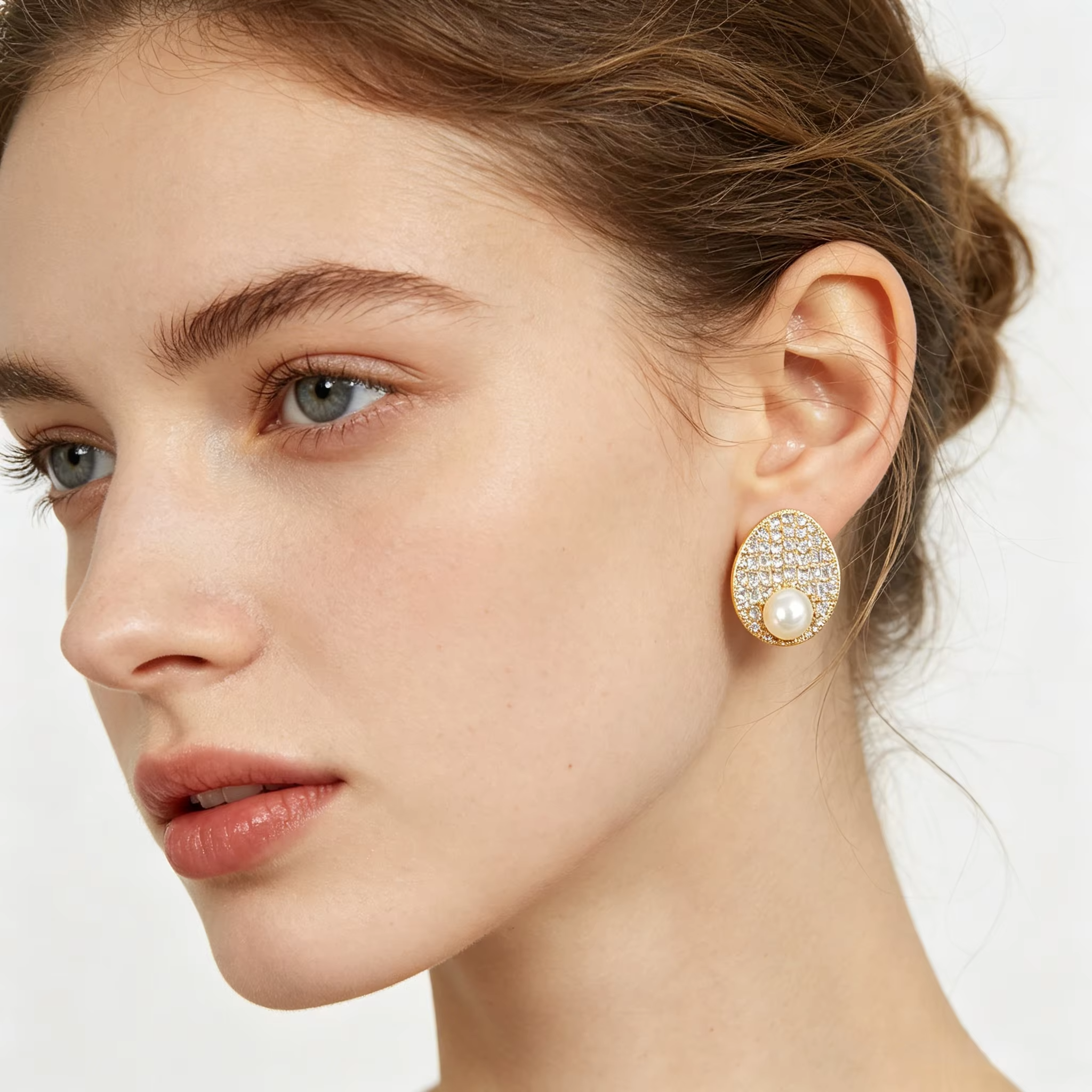 Hot Selling Elliptical Curved Design Fashion Earrings Light Luxury Gold-plated Pearl Earrings Suitable for Wedding Brides