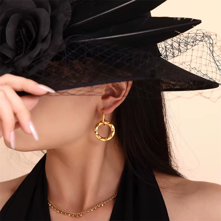 Hot Selling European American Retro Asymmetrical EarRing with Geometric Ring Buckle Trendy Ear Jewelry in Bulk