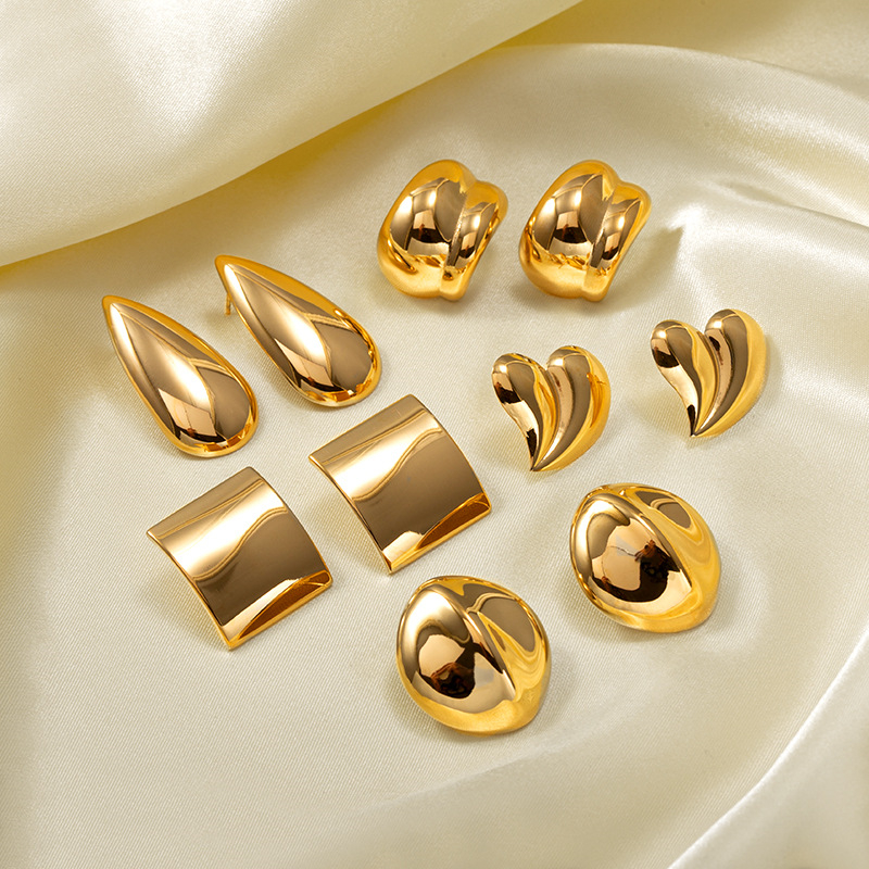 Hot Selling a Variety of Styles of Fashionable Earrings Waterproof Durable Earrings