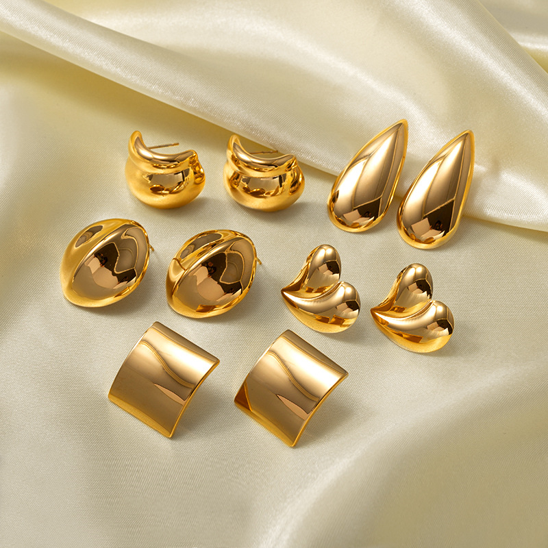 Hot Selling a Variety of Styles of Fashionable Earrings Waterproof Durable Earrings