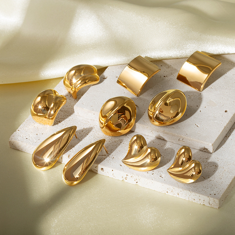 Hot Selling a Variety of Styles of Fashionable Earrings Waterproof Durable Earrings