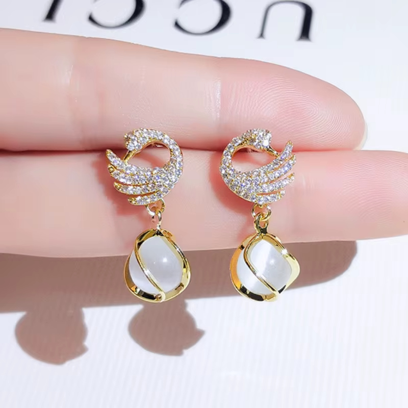 Little Swan Collection High-Grade Cat's Eye Stone Diamond Earrings Gold Plating Trendy Animal-shaped Pendant for Parties