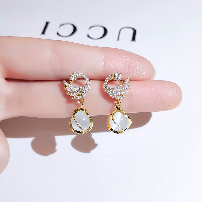Little Swan Collection High-Grade Cat's Eye Stone Diamond Earrings Gold Plating Trendy Animal-shaped Pendant for Parties