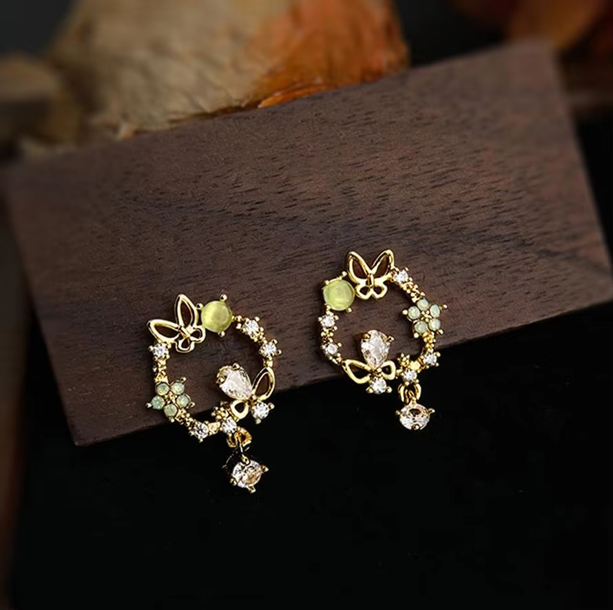 Lovely Women's Pink Opal Crystal Flower Earrings Sweet Circle Stud Jewelry with Zircon Fashionable Gift