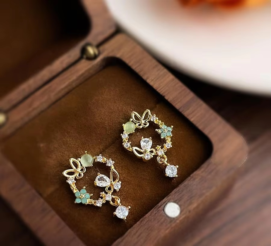 Lovely Women's Pink Opal Crystal Flower Earrings Sweet Circle Stud Jewelry with Zircon Fashionable Gift