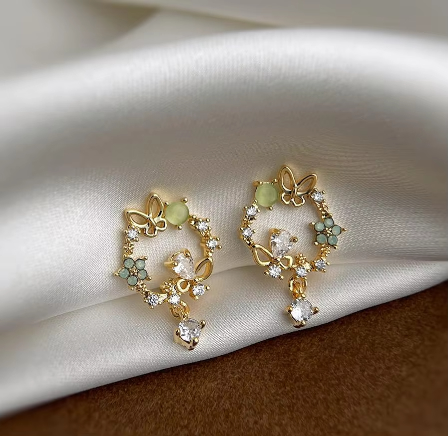 Lovely Women's Pink Opal Crystal Flower Earrings Sweet Circle Stud Jewelry with Zircon Fashionable Gift