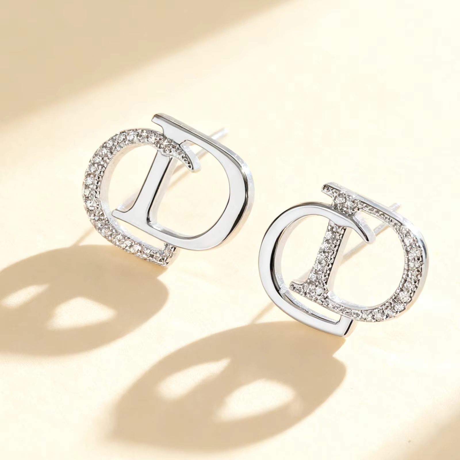 Luxury Diamond-Encrusted Initial Letter Stud Earrings for Women Gold Plated Classic Heart Pattern Trendy Zircon