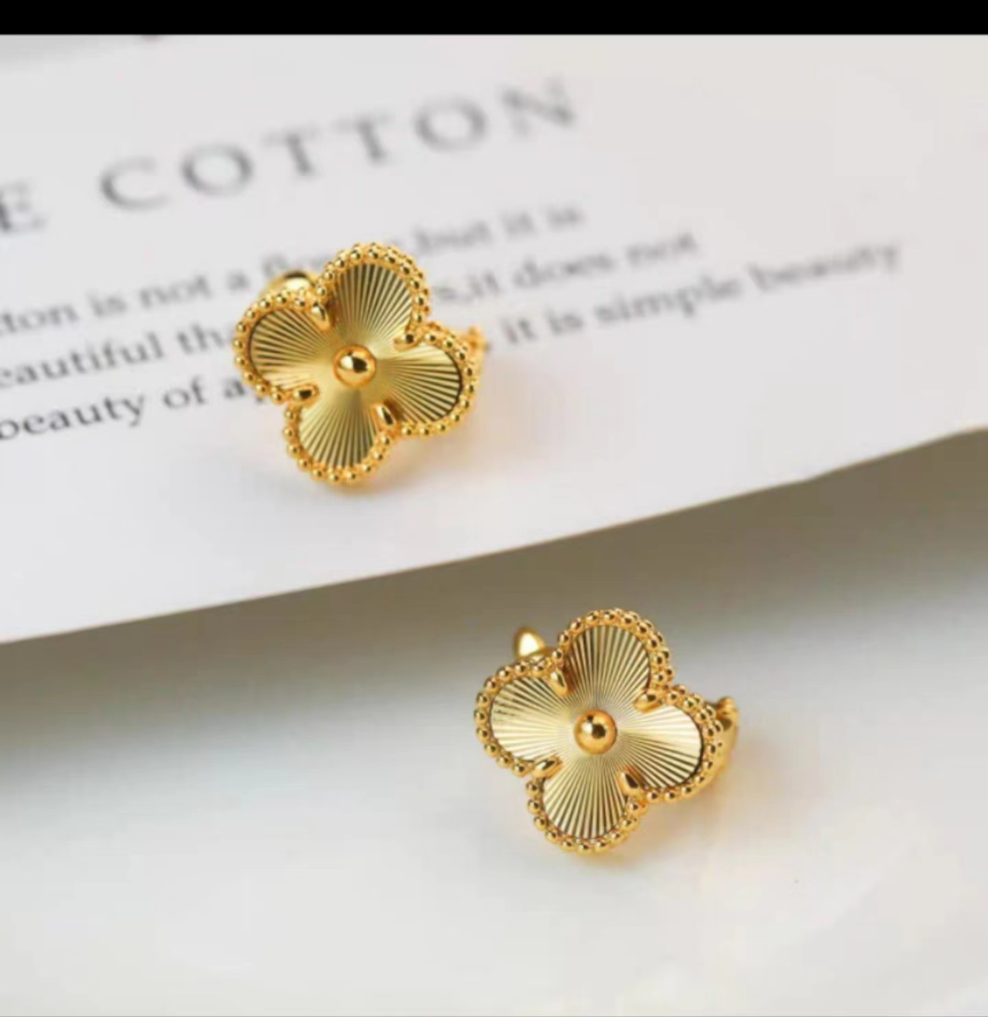 Luxury Gold Textured Clover Stud Earrings for Women – Designer-Inspired Floral Shape – Statement Jewelry with Beaded Edge for Elegant Style
