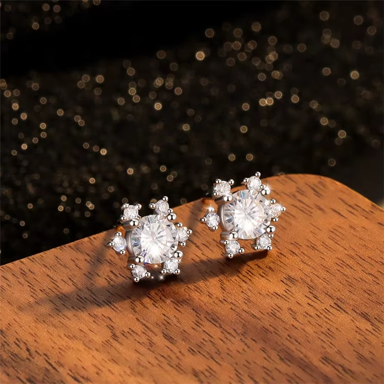 Luxury S925 Sterling Silver Sparkling Zircon Snowflake Silver Stud Earring