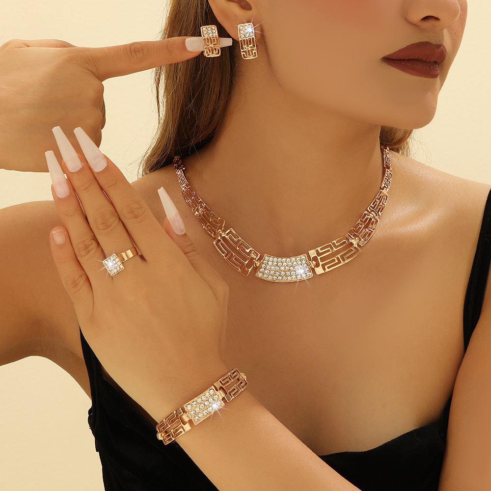 Luxury_Stainless_Steel_Jewelry_Sets_Necklace_Earrings_Ring_Bracelet_Gold_Crystal_Women_Fashion_Jewelry_Sets