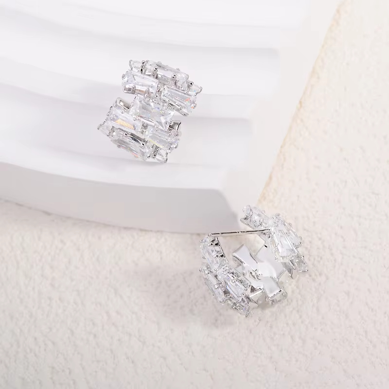 New C-Shaped Earrings Niche Design Fashionable and Luxurious Zircon Stud Earrings Versatile High-End Jewelry