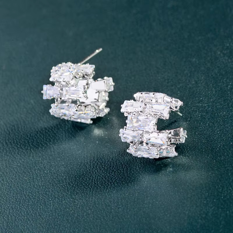 New C-Shaped Earrings Niche Design Fashionable and Luxurious Zircon Stud Earrings Versatile High-End Jewelry
