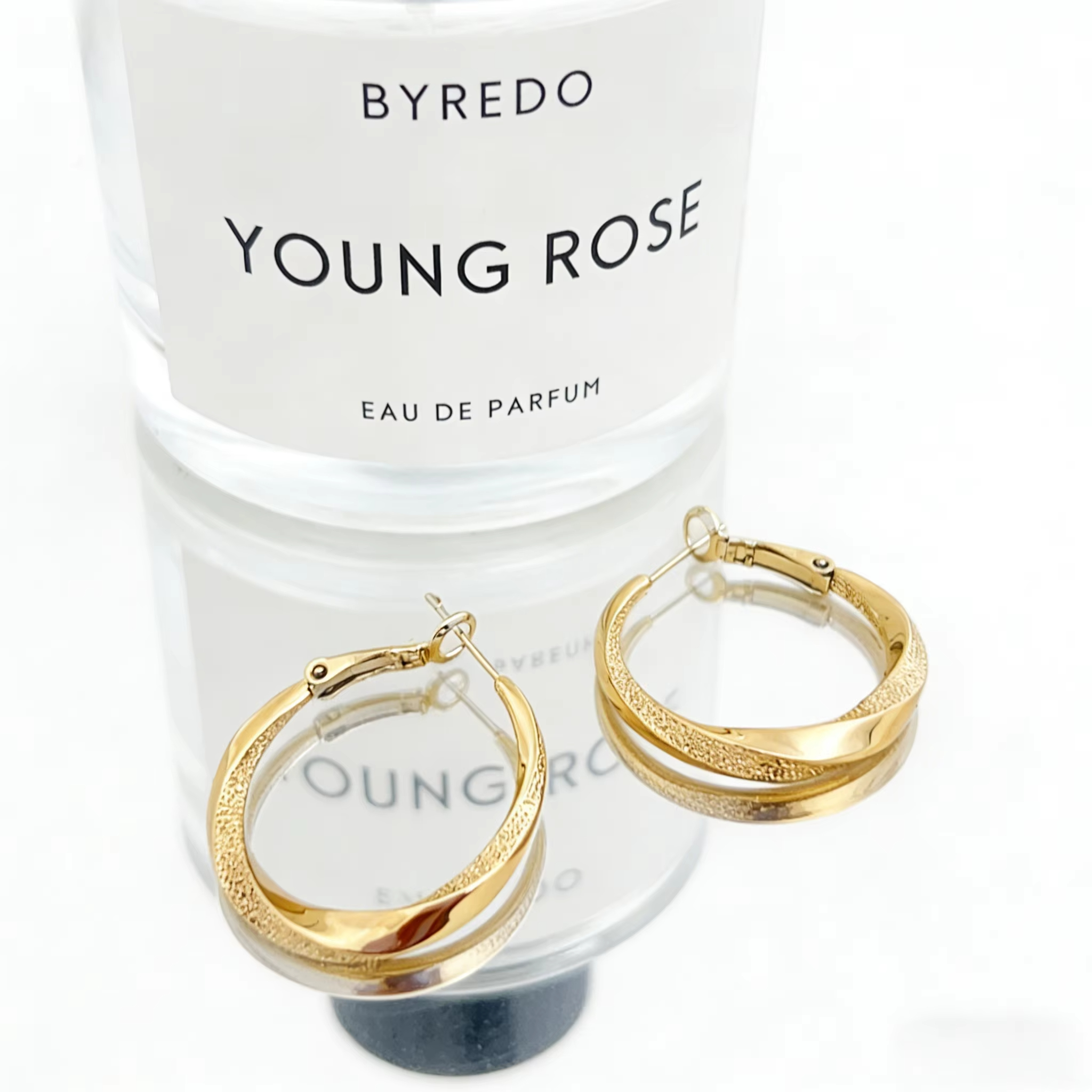 New Design Simple Retro Style Fashion Stud Earrings with High-end Feel Gold-plated Fashion Hook Earrings