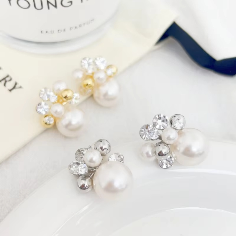 New Design Summer Trendy Women's Fashion Earrings Retro Gold Plated Pearl Earrings Suitable for Women's Holiday Gifts