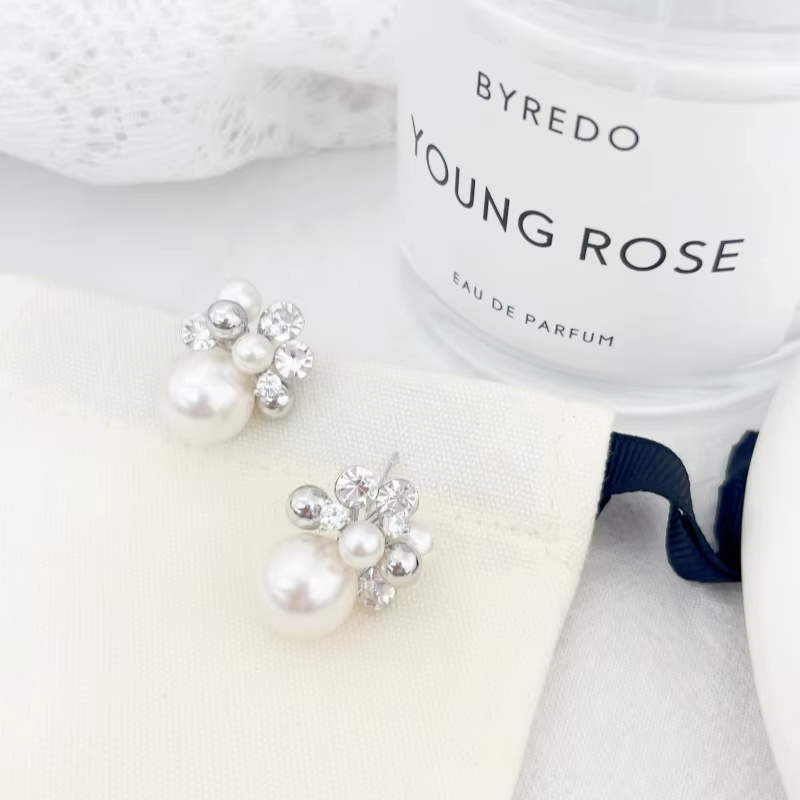 New Design Summer Trendy Women's Fashion Earrings Retro Gold Plated Pearl Earrings Suitable for Women's Holiday Gifts