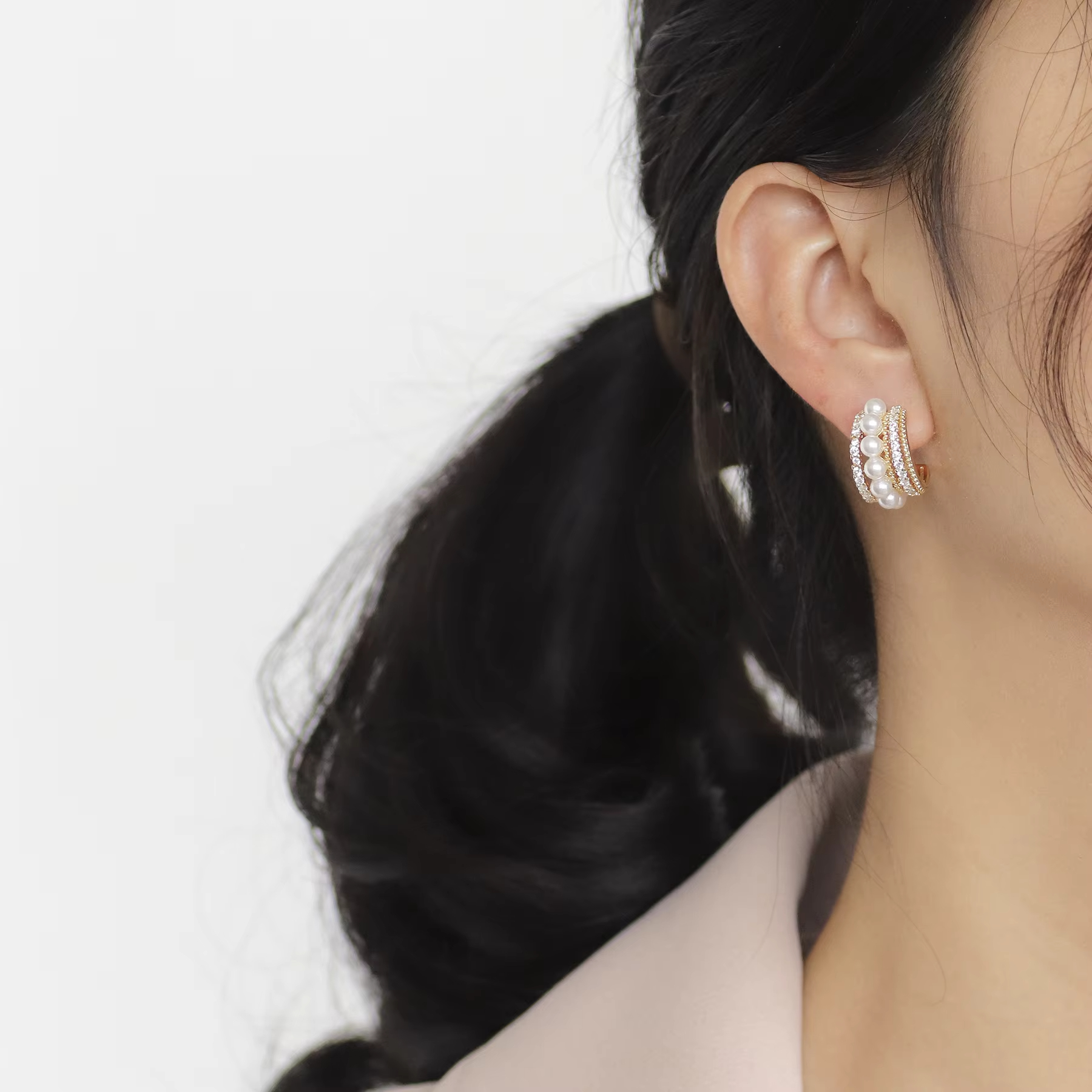 New Fashion Copper S925 Silver 18K Gold Plated Full Zircon Pearl C Letter Earrings for Women for Parties Weddings Gifts