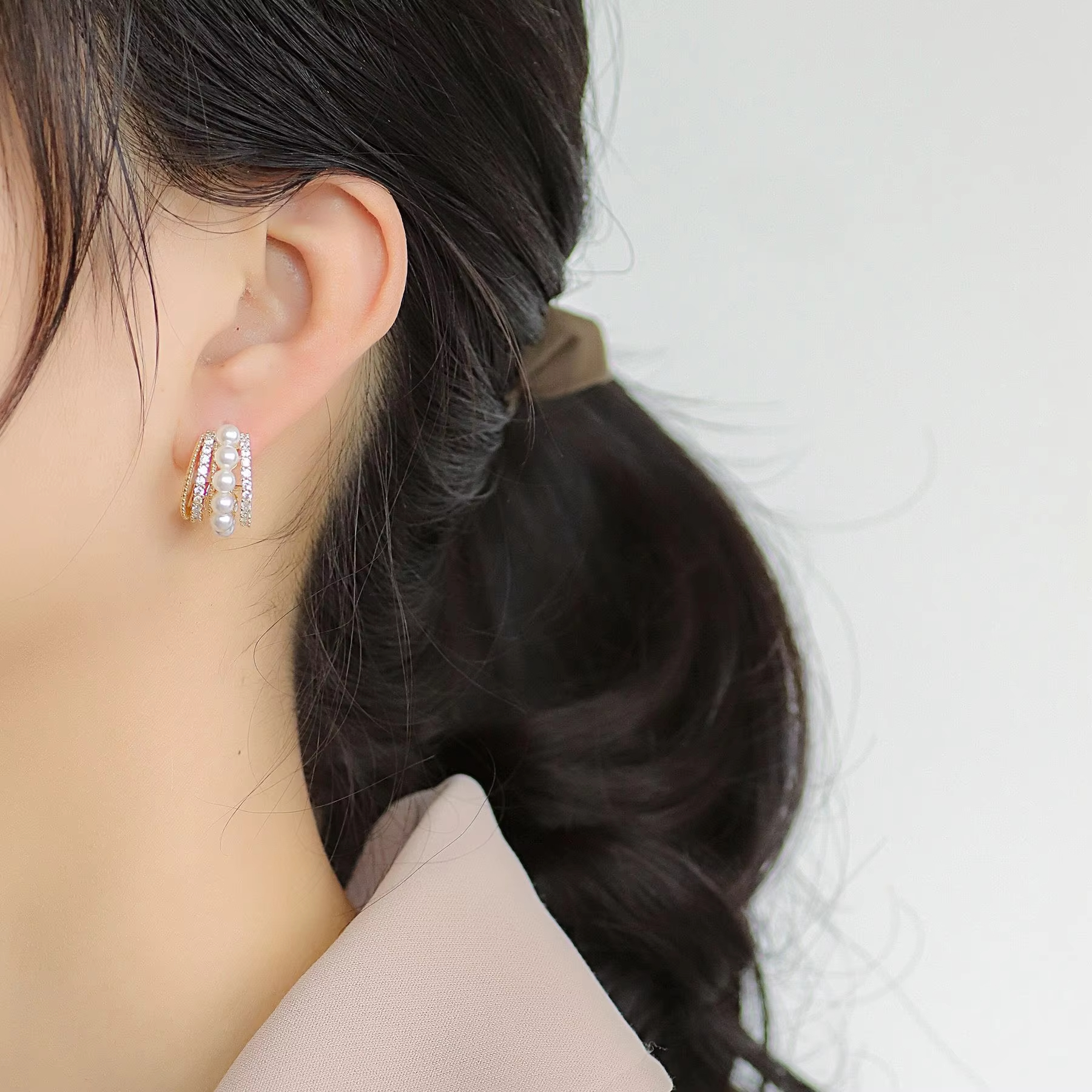 New Fashion Copper S925 Silver 18K Gold Plated Full Zircon Pearl C Letter Earrings for Women for Parties Weddings Gifts