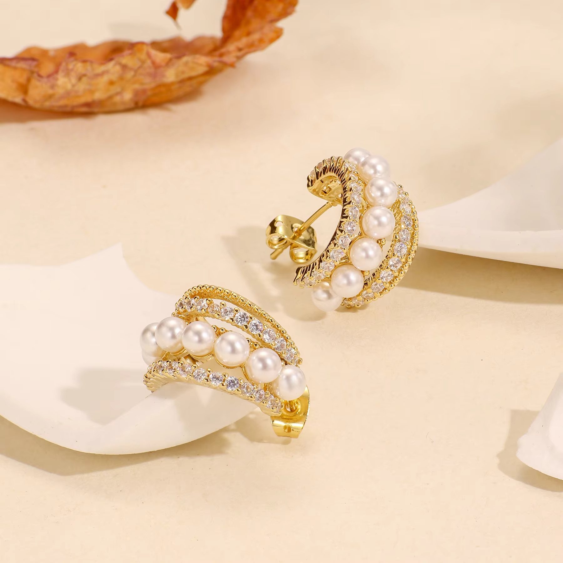 New Fashion Copper S925 Silver 18K Gold Plated Full Zircon Pearl C Letter Earrings for Women for Parties Weddings Gifts