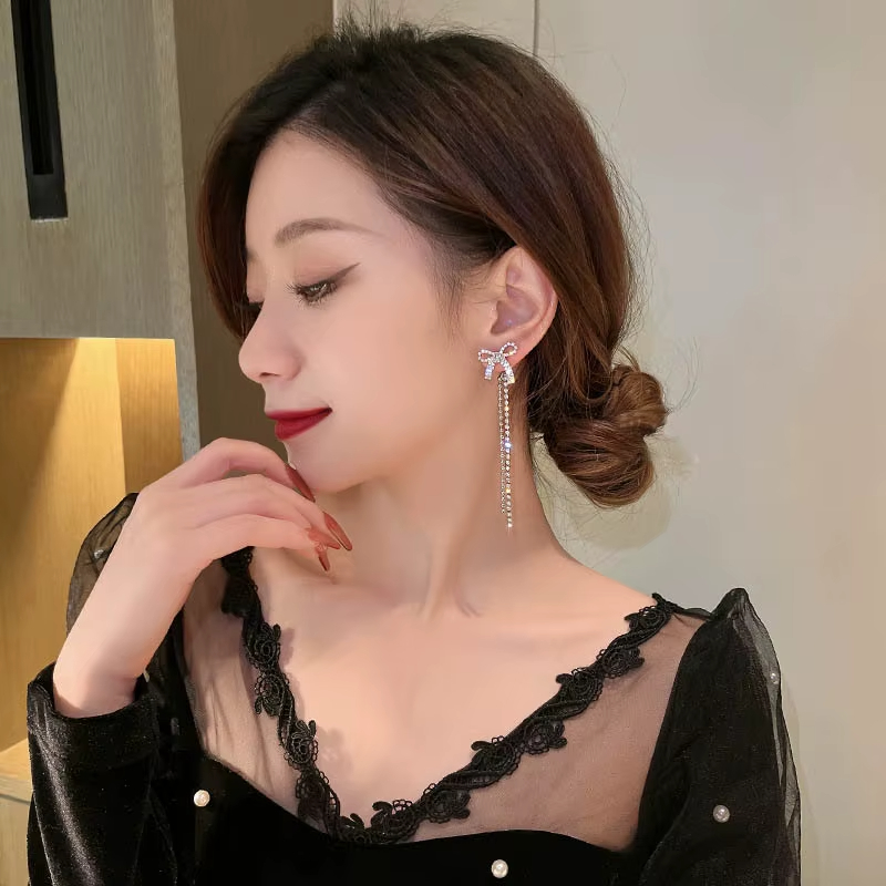 New Fashion Silver Plated Bow Stud Earrings Party Jewelry Exquisite Bling Rhinestone Cubic Tassel Earring