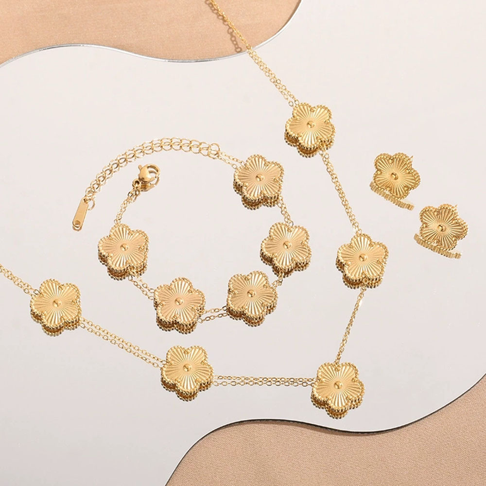 New Fashion Stainless Steel Set Light Luxury Flower Necklace Bracelet Women's Accessories