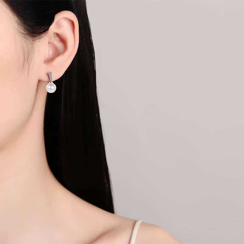 New Light Luxury Women's Design Versatile Pearl Earrings S925 Silver Needle Moissanite Decoration Earrings