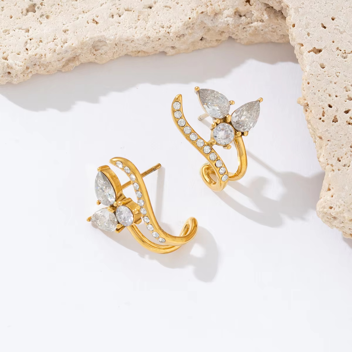 New Style Fashion Flower Stud Earrings with Diamonds Stainless Steel Waterproof Jewellery Earrings for Female