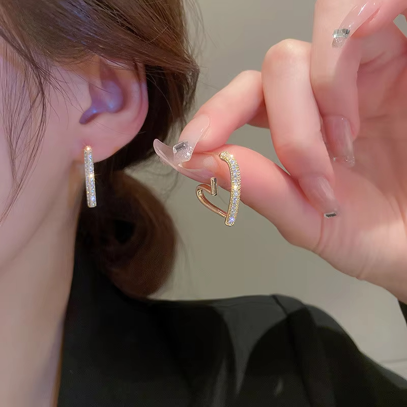 New Trend Crystal Hollow Big Heart Pendant Earrings for Women Korean Fashion Individually Artistic Jewelry Wholesale Accessories