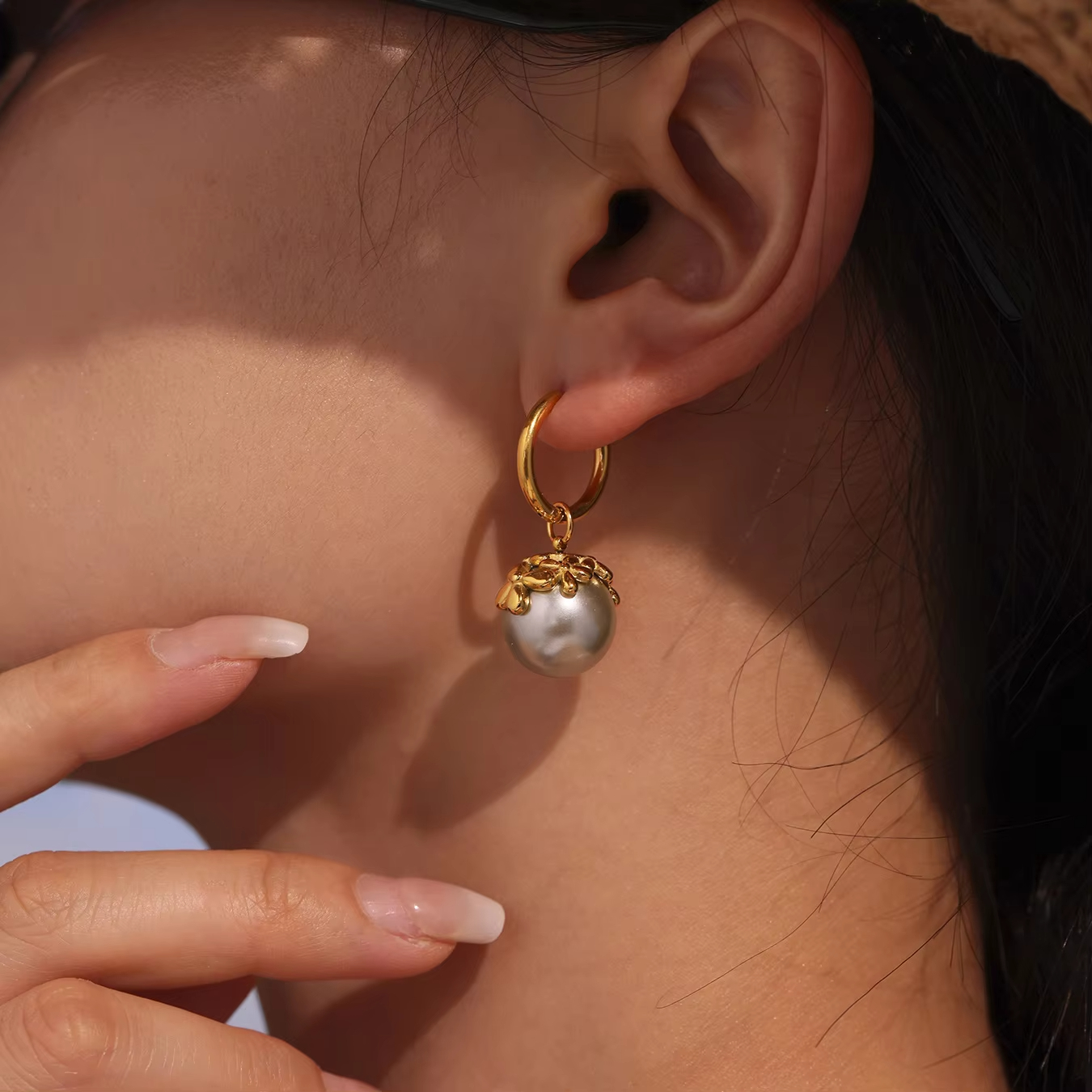 Pearl Small Flower Earrings Fashionable and Simple Ear Buckles Exquisite and Small Stainless Steel 18K Gold Earrings