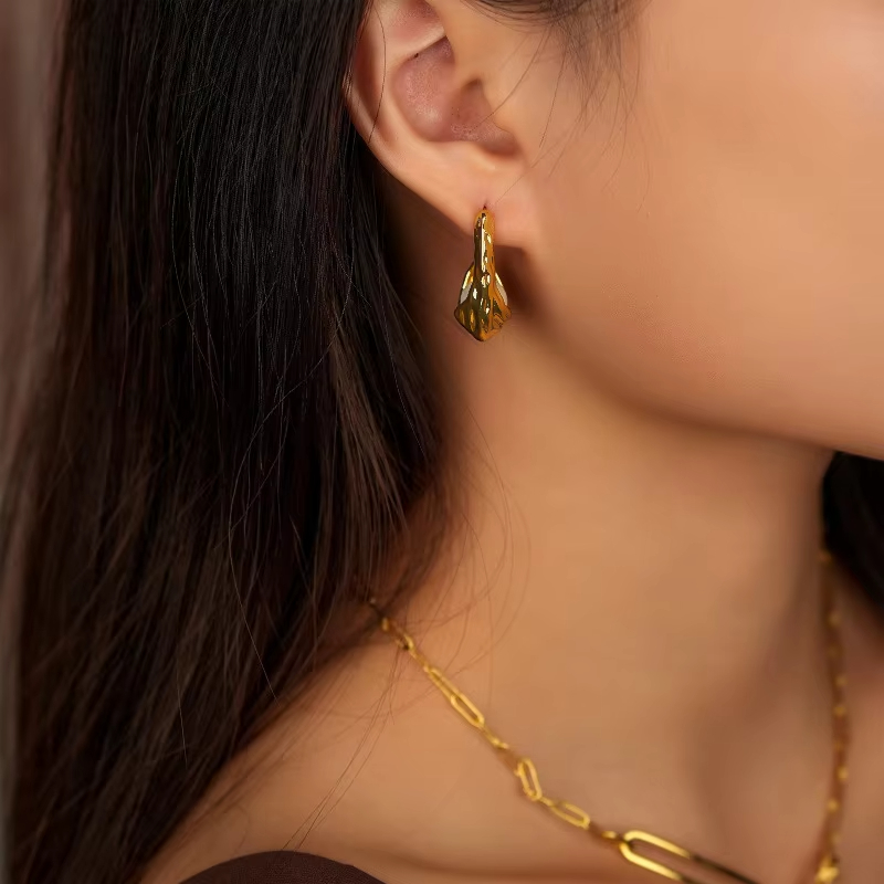 Personality metallic sense jewelry irregular cradle earrings Pearl studs Factory customization