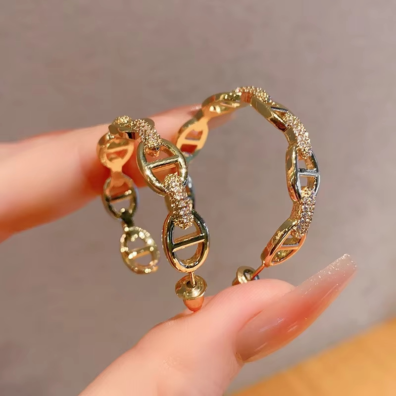 Personalized CZ Huggie Earrings Unisex Pig Nose Hoop Gold Plating Fashionable Geometric Pattern Trendy Brass Jewelry Zircon