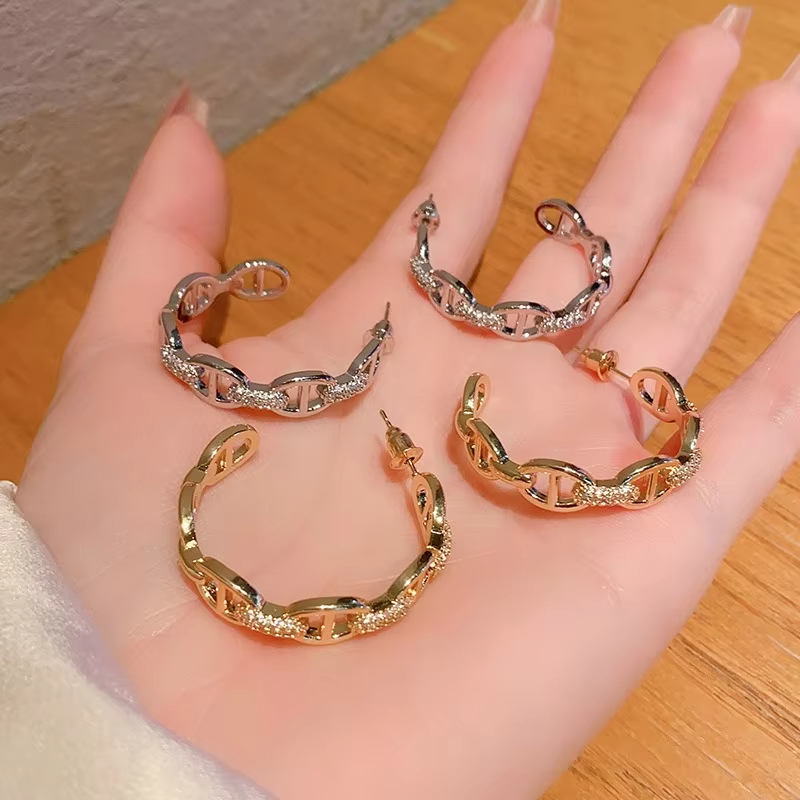 Personalized CZ Huggie Earrings Unisex Pig Nose Hoop Gold Plating Fashionable Geometric Pattern Trendy Brass Jewelry Zircon