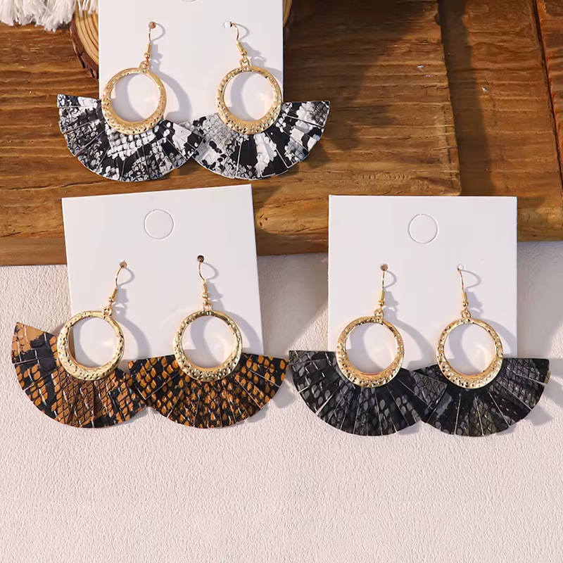 Retro-Style Distressed Snake-Patterned PU Leather Earrings for Wild Parties - Fan-Shaped Earrings