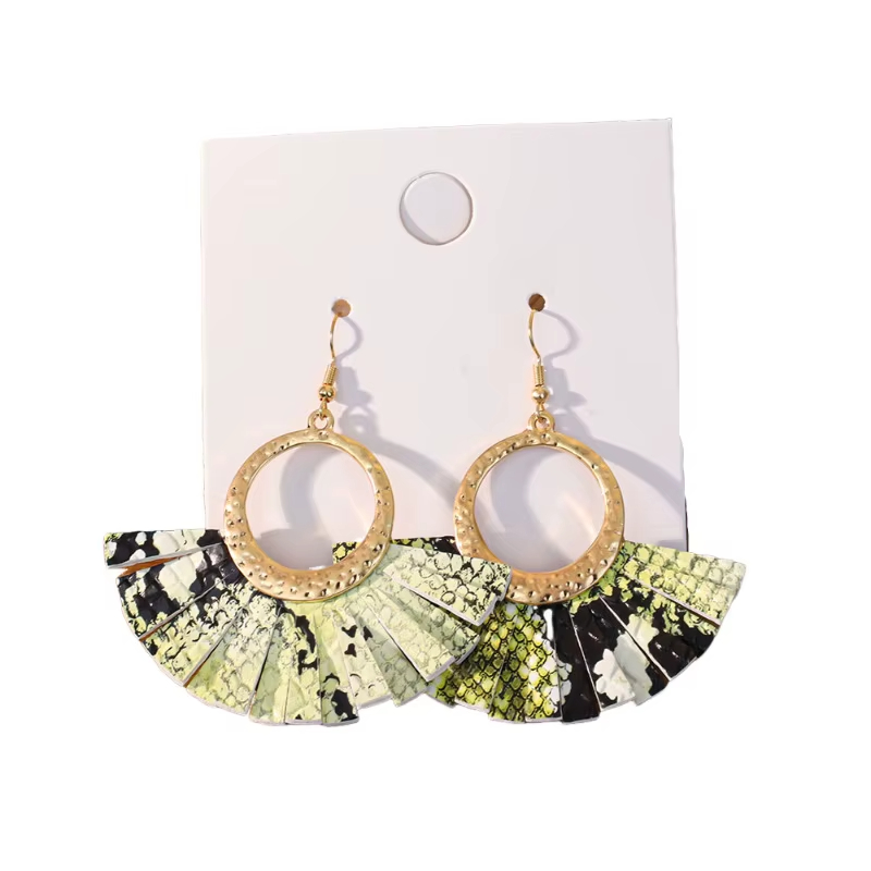 Retro-Style Distressed Snake-Patterned PU Leather Earrings for Wild Parties - Fan-Shaped Earrings